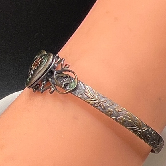 Vintage Heart Locket Bracelet - Picture 2 of 8